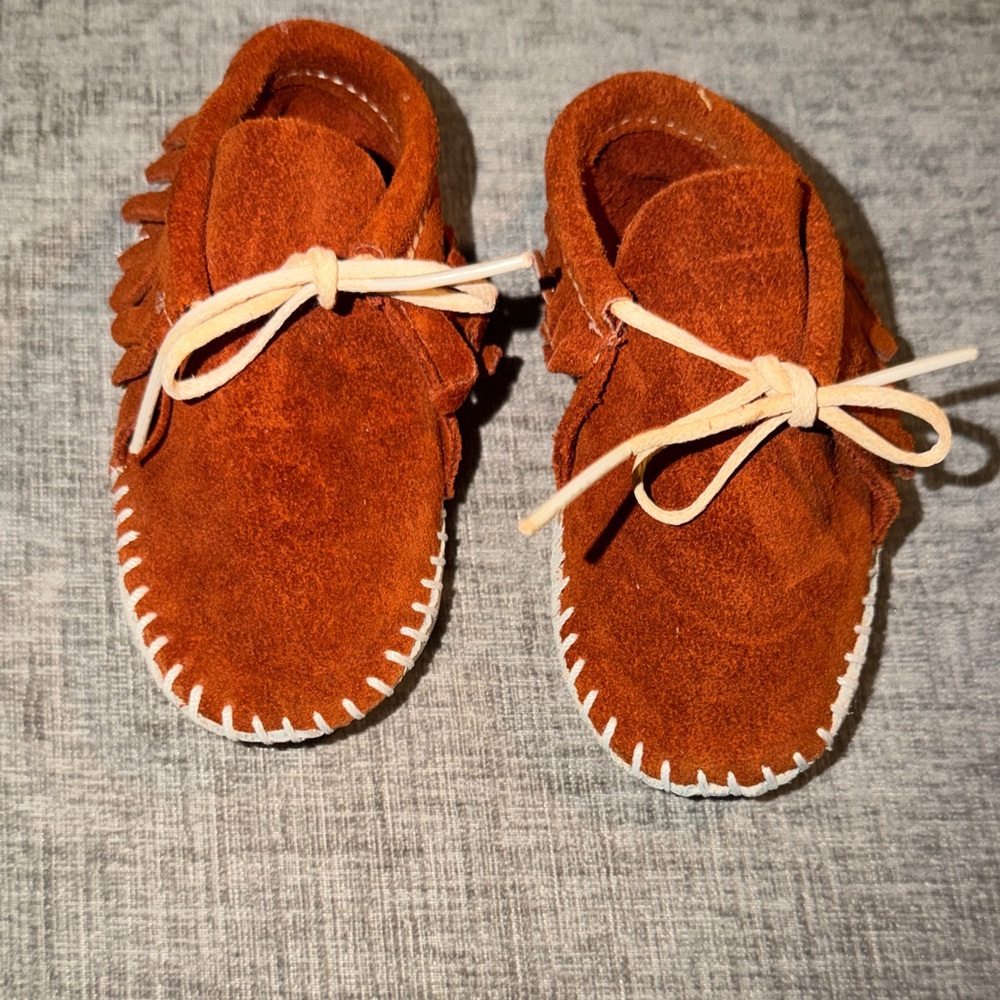 Vintage unused Taos native Brown leather Kids Moccasin Shoes with Cream Laces